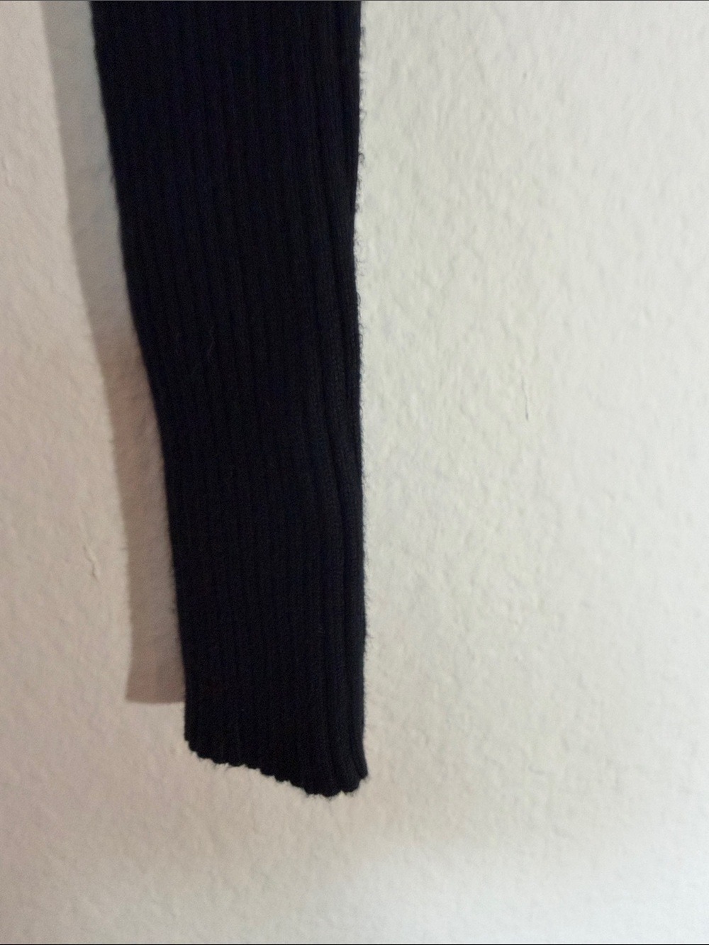 Abercrombie Fitch Black Twist Front Ribbed V Neck Long Sleeve Top - Picture 6 of 7